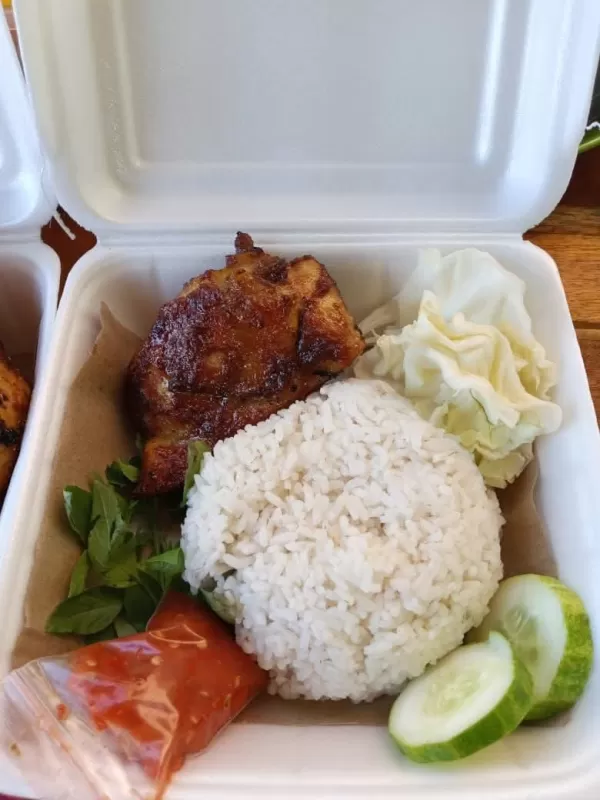 Ayam bakar free es teh
